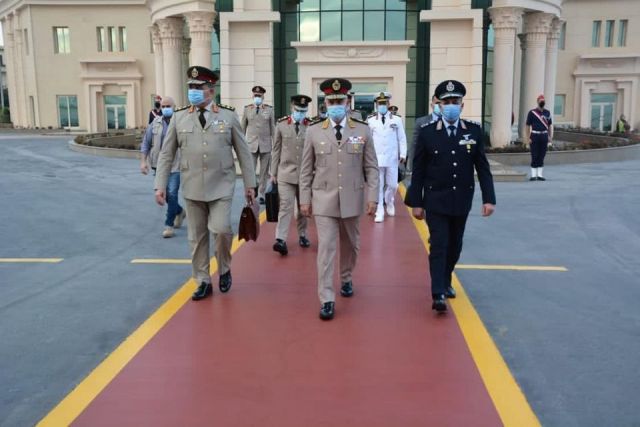 الفريق محمد فريد رئيس أركان حرب القوات المسلحة في زيارة  إلى السودان.
