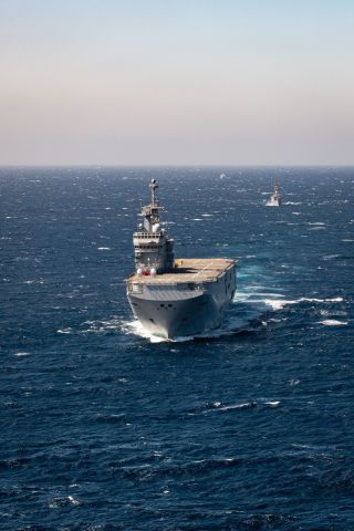 البحرية المصرية والفرنسية تنفذان تدريباً بحرياً عابراً بنطاق الأسطول الجنوبى بقاعدة البحر الأحمر 