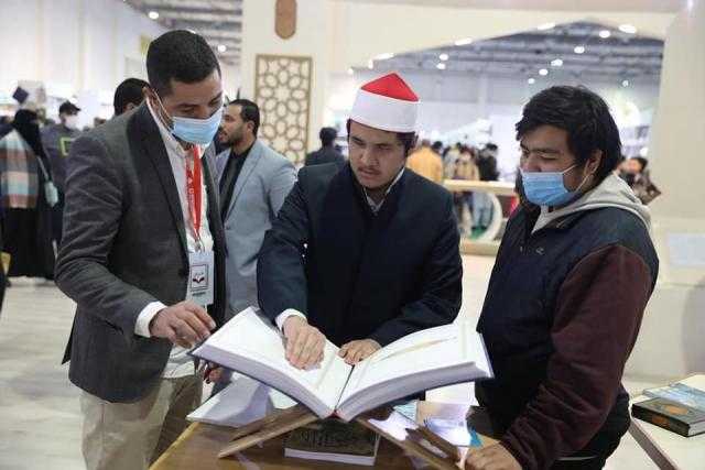 قصة الطالب الأوزباكي الذي  أبهر زوار معرض القاهرة الدولي للكتاب 2022