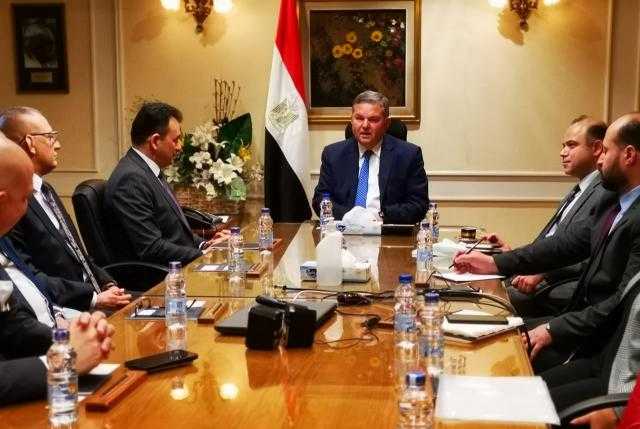 وزير قطاع الأعمال العام يستقبل وفدا من قيادات سوق المال العراقي لبحث تعزيز التعاون المشترك
