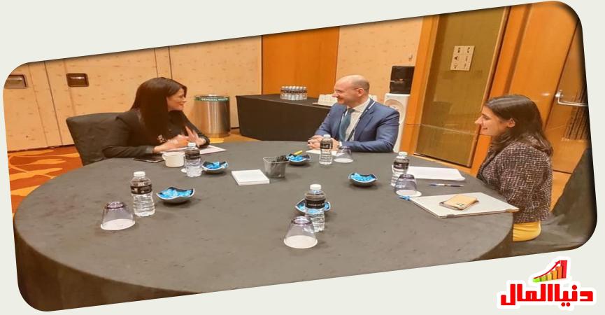  وزيرة التعاون الدولي  مع ممثلي بنك أوف أميركا وشركة بلاكروك 