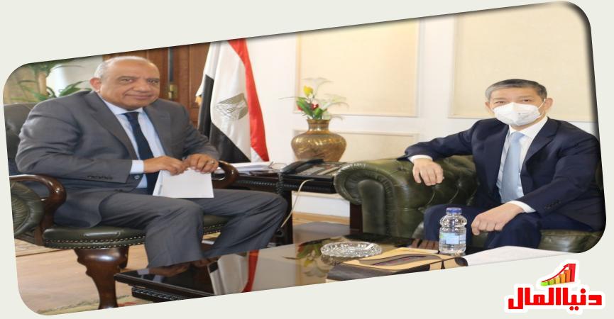محمود عصمت، وزير قطاع الأعمال العام، -سفير الصين لياو ليتشيانج