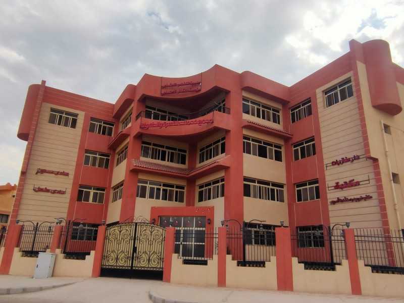 وزير الإسكان يتابع ما يتم تنفيذه من مشروعات بمدينة قنا الجديدة
