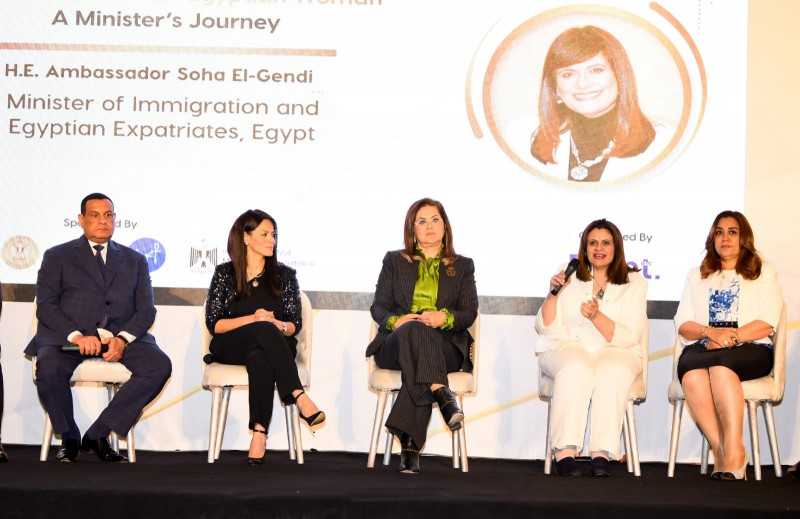 قمة المرأة المصرية تكرم وزيرة الهجرة وتمنحها جائزة الخمسين سيدة الأكثر تأثيرًا