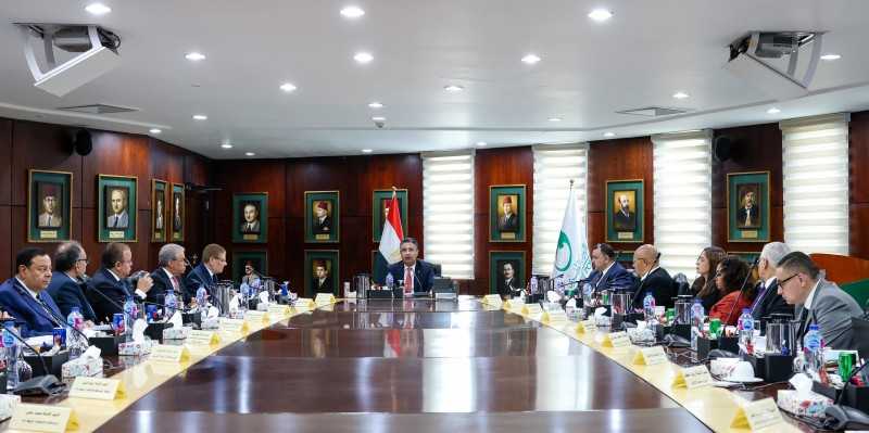 شريف فاروق يترأس أول اجتماع لمجلس إدارة الهيئة القومية للبريد  في تشكيله الجديد
