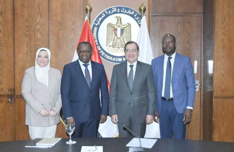 وزير البترول يلتقي  بول نومبا المدير الإقليمى لشئون البنية التحتية فى الشرق الأوسط