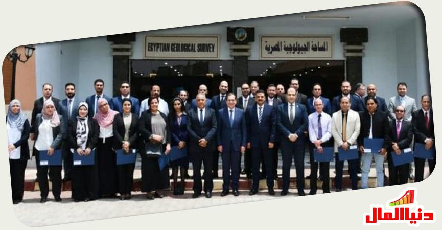 وزير البترول خلال تسليم الشهادات
