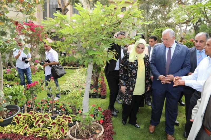وزيرا الزراعة والتضامن الاجتماعى ومحافظ الجيزة يفتتحون معرض زهور الربيع الـ 90 بالمتحف الزراعي