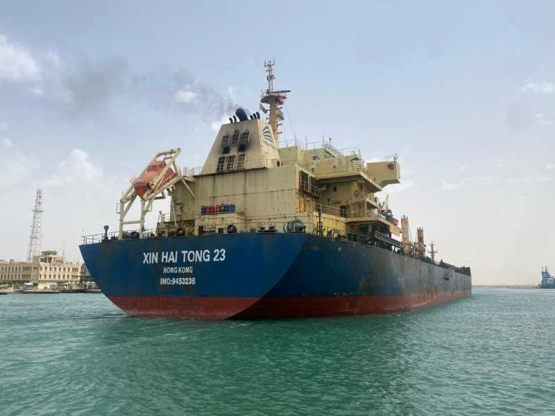 استئناف عبور سفينة البضائع  XIN HAI TONG 23 ضمن قافلة الجنوب بعد إتمام إصلاحها