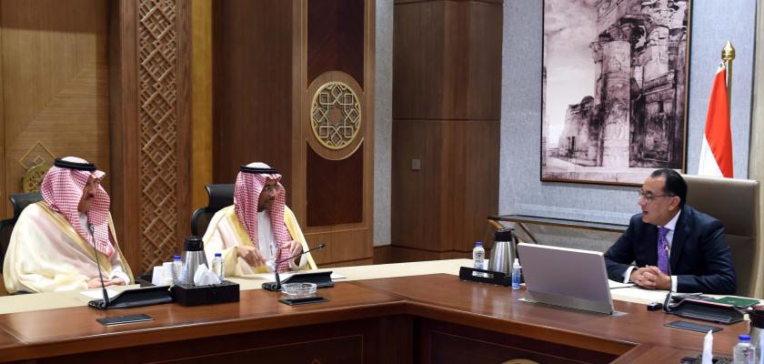 رئيس الوزراء يلتقي وزير الصناعة والثروة المعدنية السعودي والوفد المرافق له