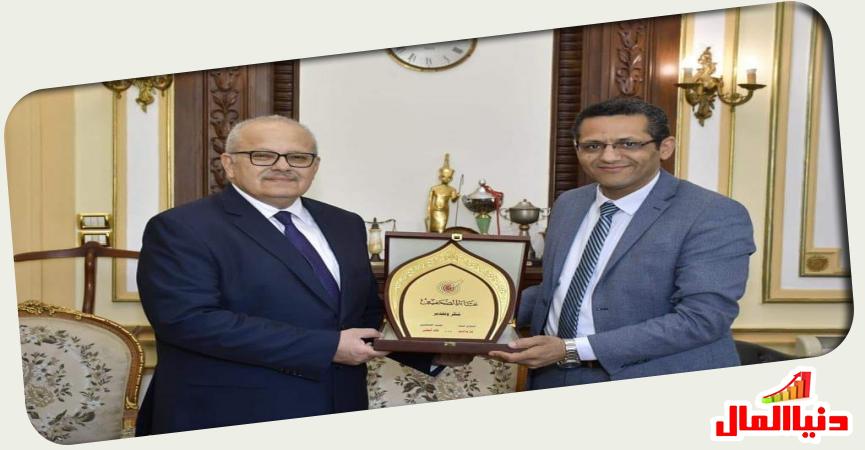 نقيب الصحفيين - رئيس جامعة القاهرة 