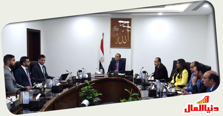 رئيس الوزراء  ومسئولو شركة انطلاق 
