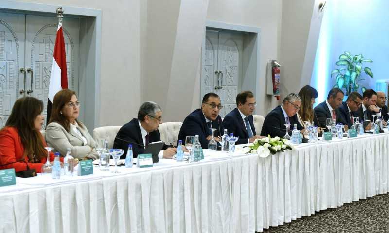 وزراء الكهرباء والبترول والتخطيط يستعرضون خطط إنتاج الطاقة المتجددة والهيدروجين الأخضر في مصر