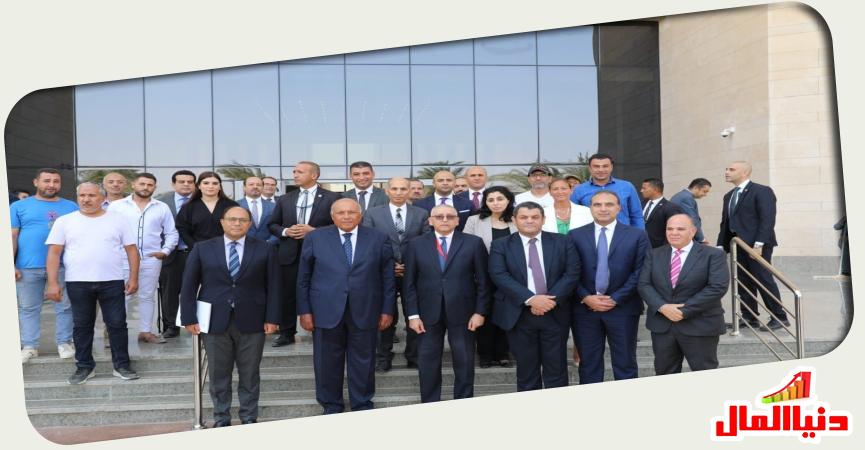وزير الخارجية أمام المقر الجديد بالعاصمة الادارية 