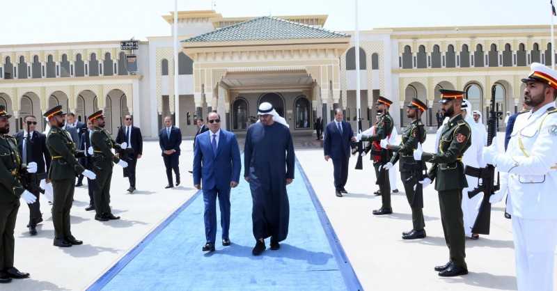الرئيس السيسي يعود لأرض الوطن قادما من الإمارات العربية المتحدة