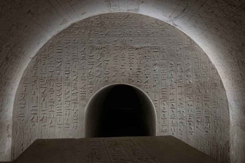 مصر تعلن عن اكتشاف مقبرة الكاتب الملكي ”جحوتي إم حات” بأبوصير