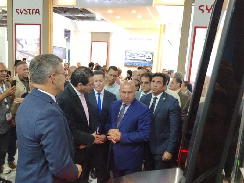 وزير النقل يوجه باختيار الخامات المصرية والمنتج المصرى بمشروعات الوزارة
