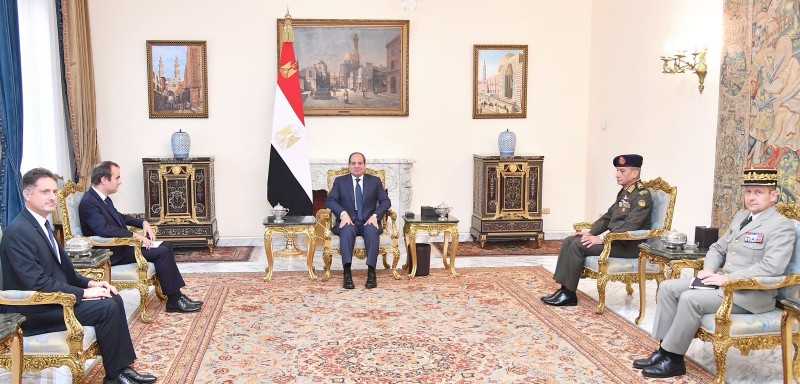 فخامة الرئيس السيسي يستقبل وزير القوات المسلحة الفرنسي لبحث وقف العدوان الصهيوني على غزة