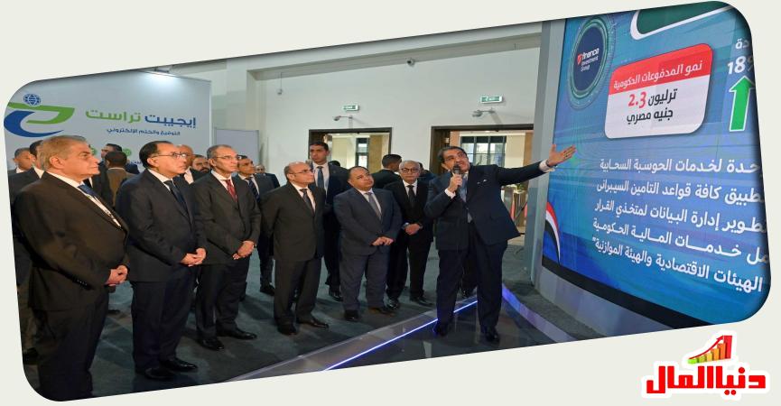 رئيس الوزراء خلال افتتاح المعرض