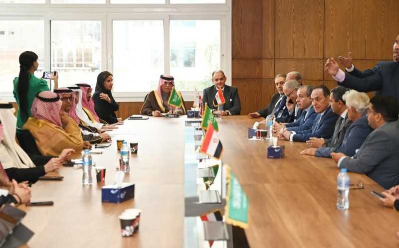 وزير التجارة والصناعة  المصري : الدولة حريصة على توفير كافة أوجه الدعم للاستثمارات المحلية والأجنبية العاملة بالسوق المصري