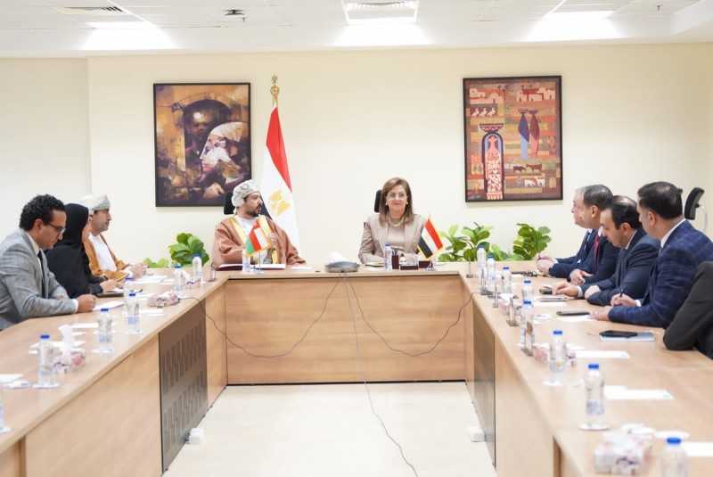 وزيرة التخطيط والتنمية الاقتصادية تلتقي وزير التجارة والصناعة وترويج الاستثمار العماني لبحث تعزيز سبل التعاون