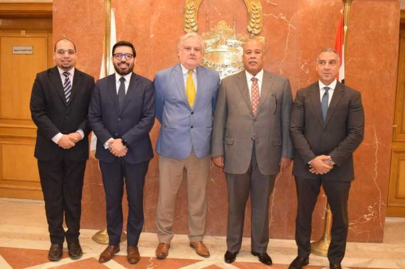 رئيس غرفة القاهرة يستقبل سفير بيرو لبحث سُبل زيادة التعاون التجاري والاستثماري المشترك