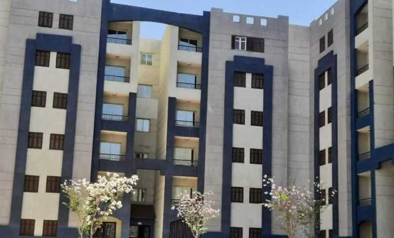 وزير الإسكان يتابع موقف وحدات المبادرة الرئاسية ” سكن لكل المصريين  بـ ( 5 ) مدن جديدة