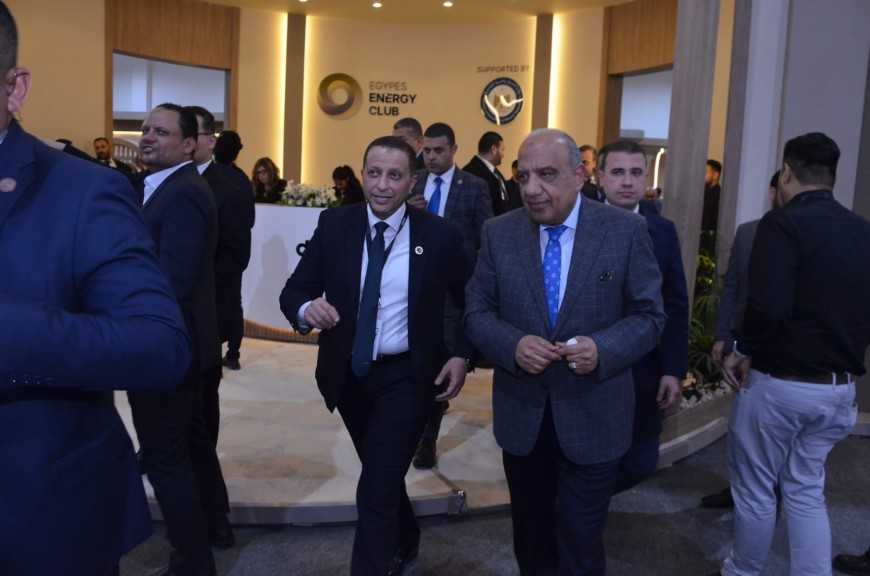 وزير الكهرباء والطاقة المتجددة يبحث مع ”سيمنس انيرجى ”اقامة محطة طاقة رياح قدرة 500 ميجاوات