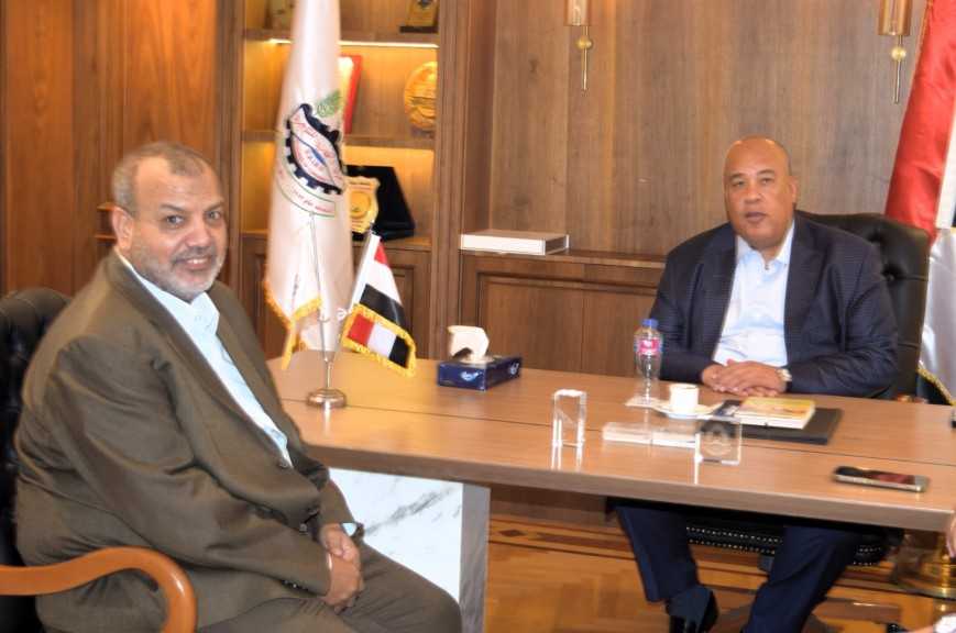 أيمن العشري يبحث مع رئيس شُعبة الأدوات الصحية توطين الصناعة وزيادة الصادرات