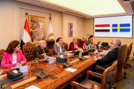 وزيرة البيئة تبحث مع السفير السويدي بالقاهرة تعزيز التعاون الثنائي في التحول الأخضر ودعم ملف تغير المناخ