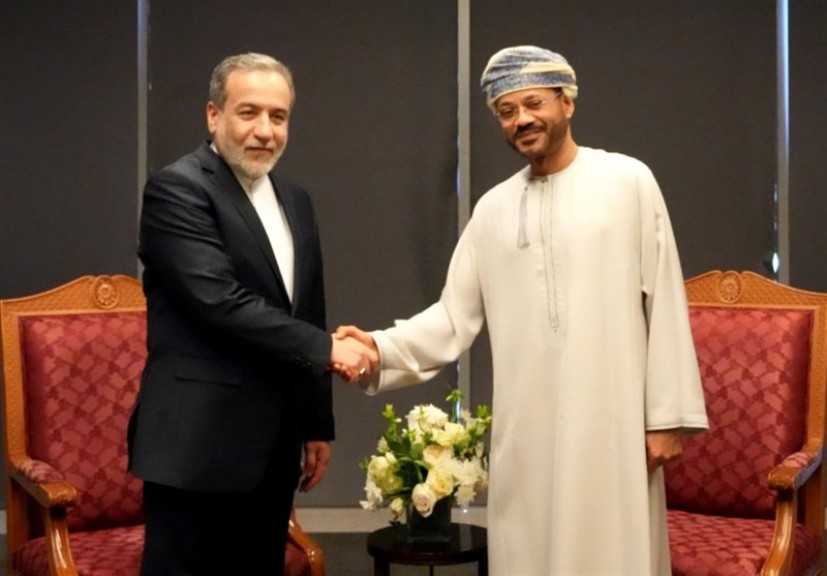 عراقجي يسلم نظيره العماني مواقف إيران لنقلها إلى الطرف الأمريكي