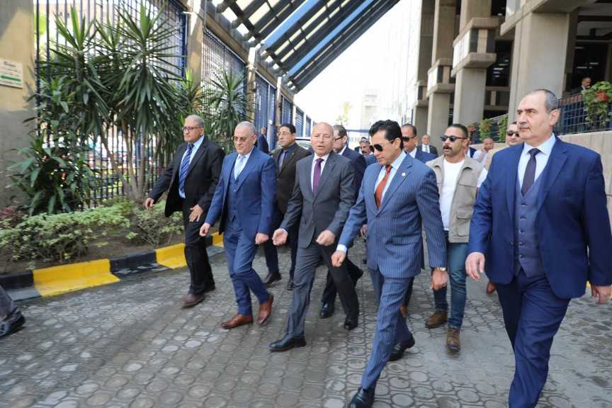 وزير الشباب والرياضة ومحافظ القاهرة يتفقدان بدء إنشاء ممشى رياضي بمدينة نصر ضمن مبادرة ”تراك في الشارع” لتعزيز ممارسة الرياضة