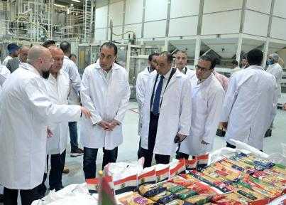 مدبولي يتفقد  مصانع مجموعة المصرية السويسرية للمكرونة والطحن والمركزات بالعاشر من رمضان