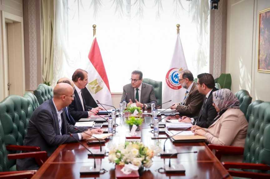 وزير الصحة يوجه باستئناف نشاط جميع أفرع سلاسل المنشآت الغذائية التي تم إغلاقها