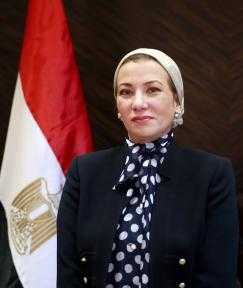 وزيرة البيئة توجه باتخاذ الإجراءات القانونية ضد سائق سيارة تلقي المخلفات بإمبابة