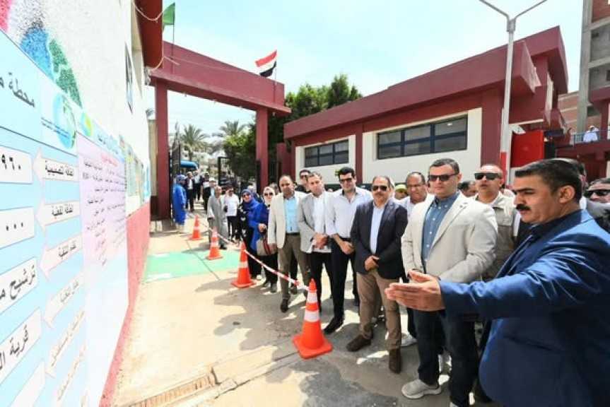 وزير الإسكان ومحافظ الشرقية يتفقدان محطة تنقية مياه شرب العزيزية بمنيا القمح