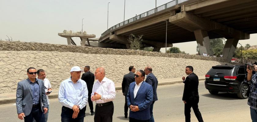 رئيس الوزراء يتابع سير الأعمال بمحيط منطقة السيدة عائشة