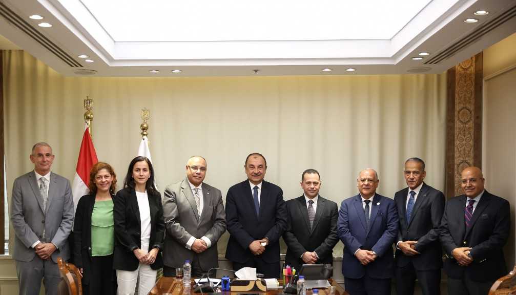 الشيمي يلتقي وفد ”بريتش بتروليوم” لمتابعة إعادة تشغيل مصنع الأنود بالعين السخنة