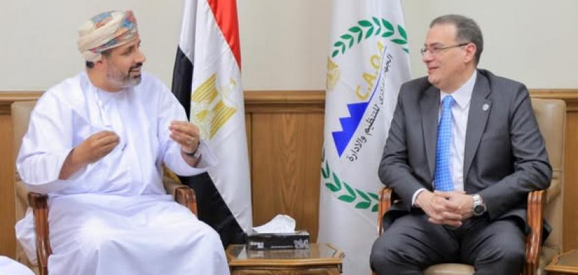 وزير العمل العماني يبدي اهتماماً بالاستفادة من التجربة المصرية  في مجالات التخطيط الوظيفي وتنمية الموارد البشرية