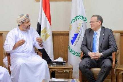 وزير العمل العماني يبدي اهتماماً بالاستفادة من التجربة المصرية  في مجالات التخطيط الوظيفي وتنمية الموارد البشرية