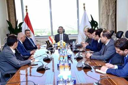 شريف فاروق يلتقي ممثلي شعبة المواد الغذائية  ونقابة بقالي التموين لبحث سبل تطوير المنظومة