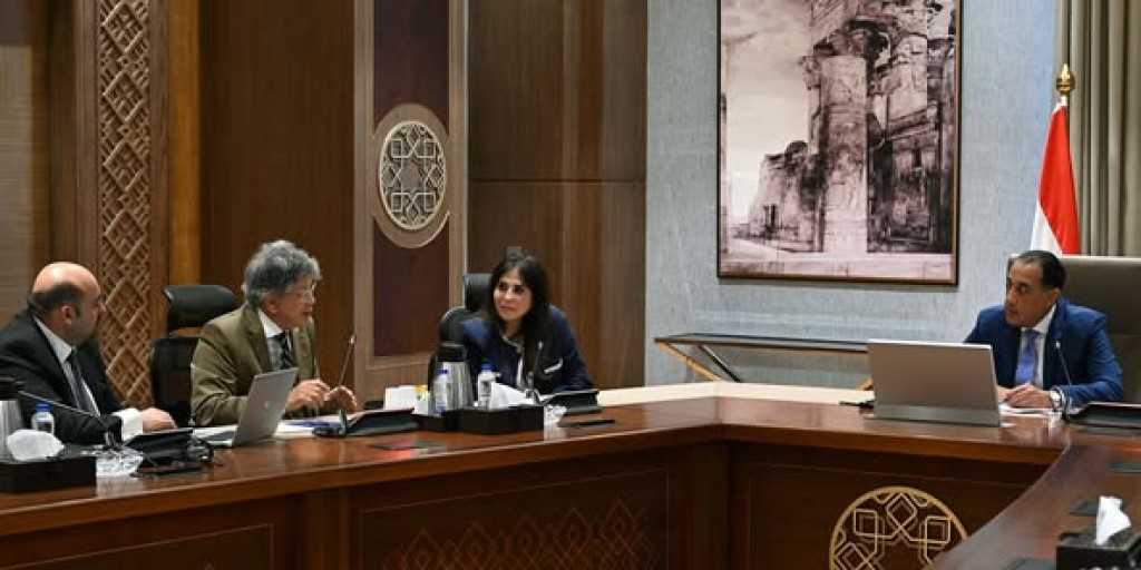 رئيس الوزراء يستعرض التوصيات والمقترحات المطروحة خلال البرنامج ”المواجهة”