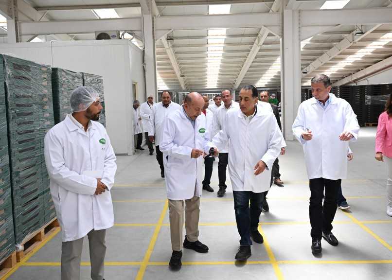 رئيس الوزراء يتفقد شركة مغربي الزراعية  «مافا »برفقة وزيري التنمية والزراعة ومحافظ البحيرة