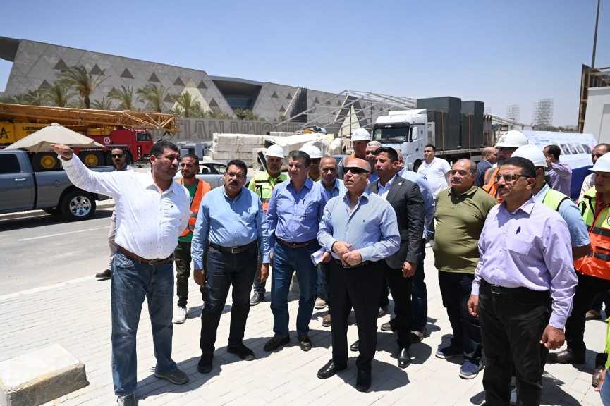 وزير الصناعة والنقل يتابع استعدادات وجاهزية الطريق الدائري ومشروع الأتوبيس الترددي ومحطات الخط الرابع للمترو بمنطقة المتحف المصري الكبير