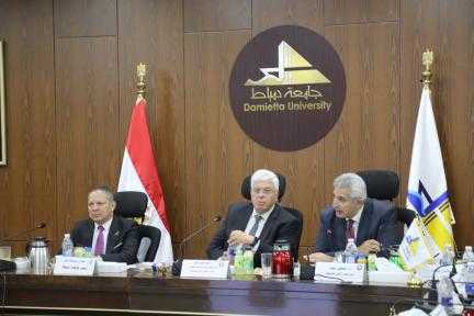 وزير التعليم العالي يشيد بـإدراج 20 جامعة مصرية في النسخة العامة بتصنيف QS العالمي لعام 2025