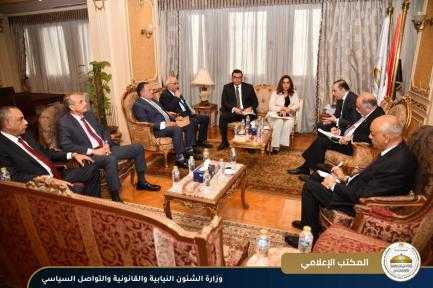وزير الشئون النيابية والقانونية يستقبل وزيري الإسكان والتنمية المحلية وبعض ممثلي الهيئات البر لمانية لاستعراض بيانات وإحصائيات الإيجار القديم