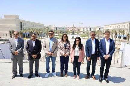وزير الإسكان يصطحب وزراء التخطيط والتنمية المحلية والزراعة والتموين ومحافظ مطروح في جولة تفقدية بالمدينة التراثية بالعلمين الجديدة