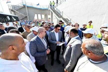 وزير الإسكان ومحافظ بني سويف يتفقدان محطة معالجة صرف صحي طحا البيشة بمركز ببا