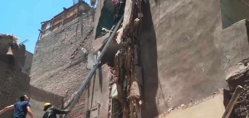 الحماية المدنية تنجح في إنتشار 4 أشخاص أحياء في إنهيار عقار  بالساحل