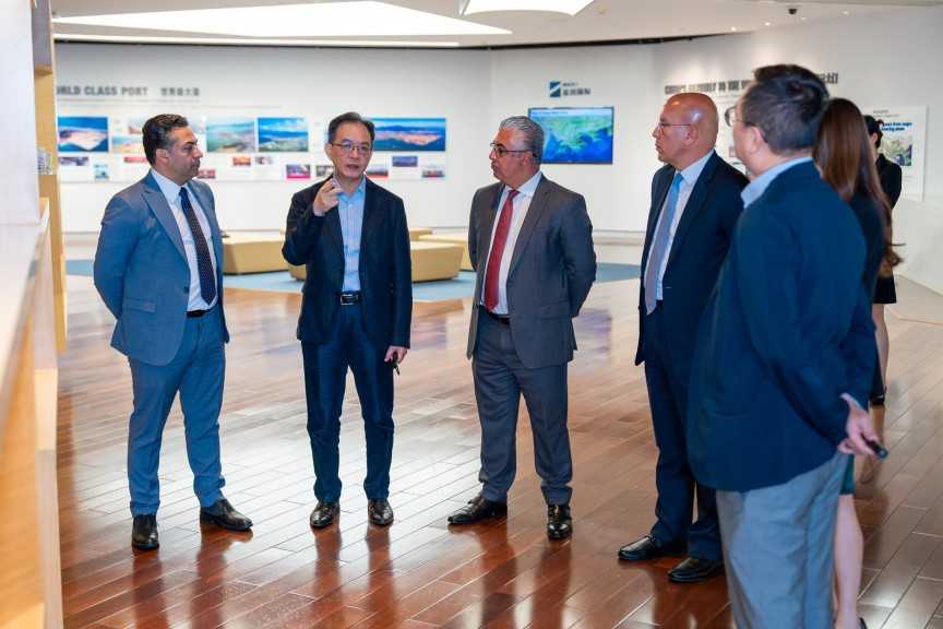 رئيس المنطقة الاقتصادية لقناة السويس في زيارة لمقر شركة ( BYD) الصينية